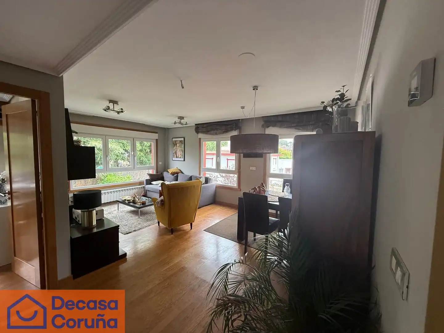 Sala de estar de Ático en venta en Oleiros con Calefacción, Parquet y Trastero