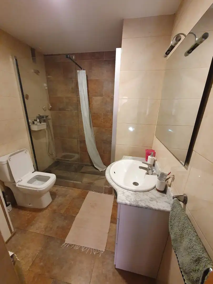 Badezimmer von Wohnung zur Miete in Barcelona mit Heizung