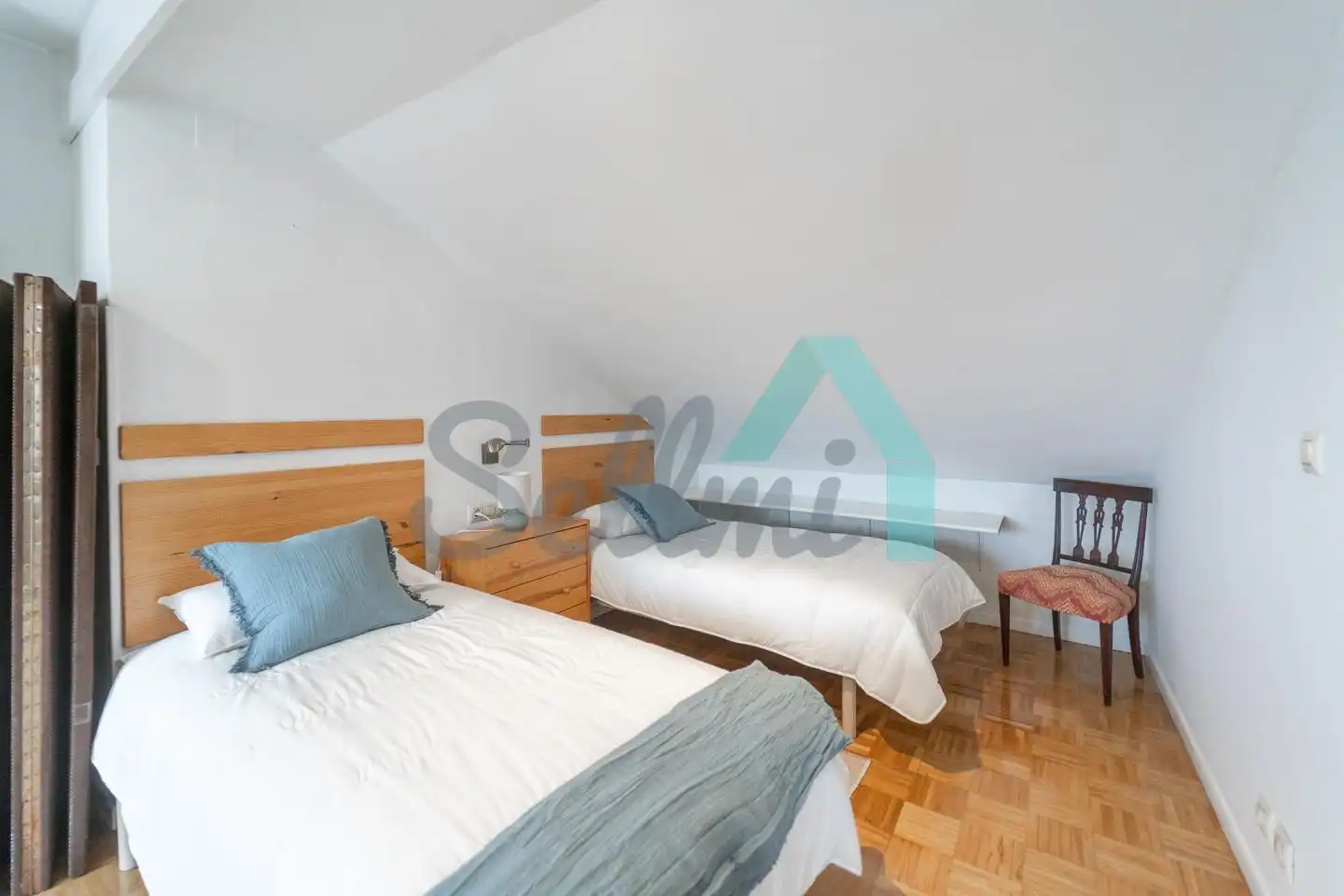 Bedroom of Flat for rent in Oviedo   with Heating, Parquet flooring and Furnished