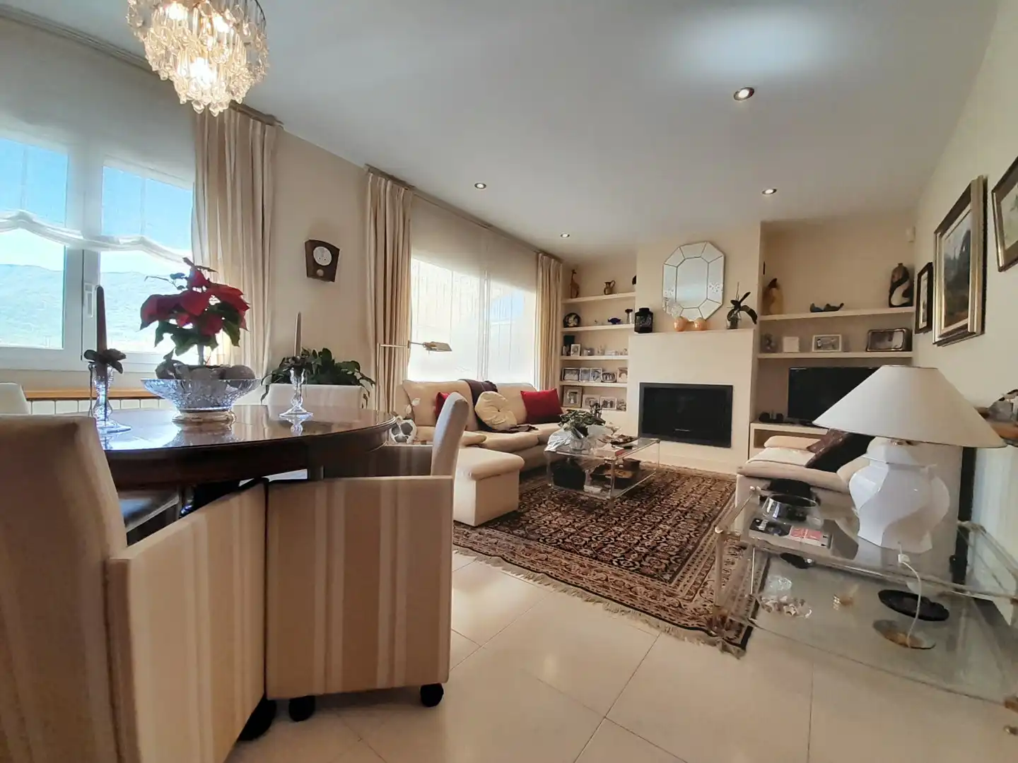 Sala de estar de Casa adosada en venta en Santa Pau con Aire acondicionado, Calefacción y Terraza