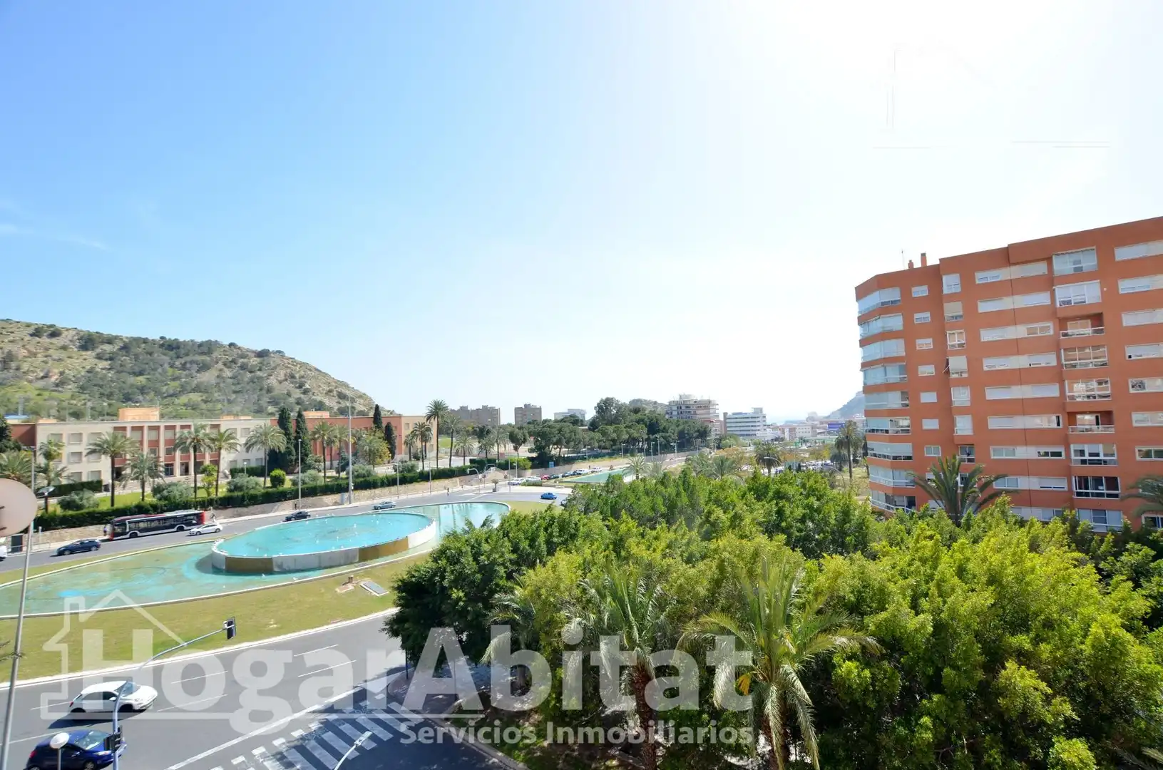 Vista exterior de Pis en venda en Alicante / Alacant amb Calefacció, Jardí privat i Balcó
