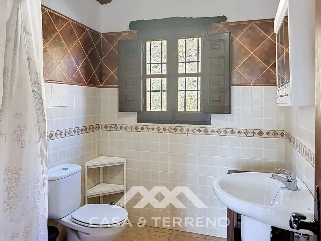 Bany de Casa o xalet de lloguer en Almáchar amb Aire condicionat, Terrassa i Rentadora