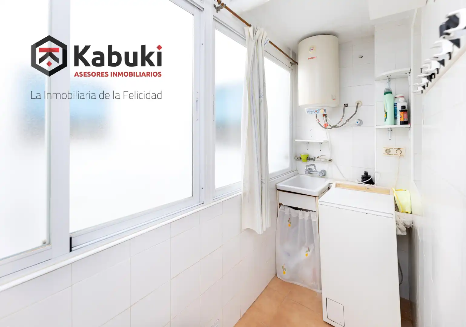 Kitchen of Flat for sale in Granada  with Terrace and Balcony