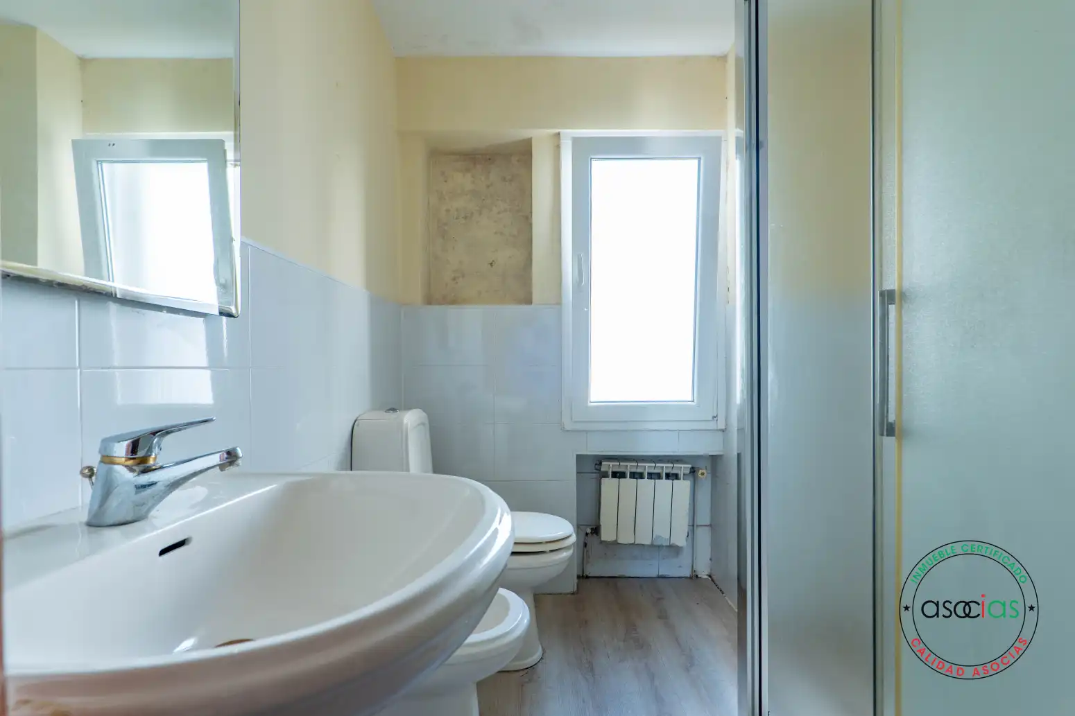 Badezimmer von Wohnung zum Verkauf in Gijón  mit Heizung