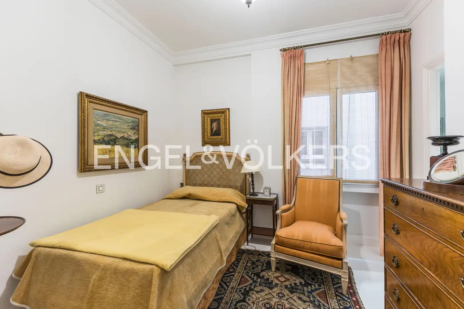 Bedroom of Flat for sale in Madrid  with Air Conditioner, Heating and Private garden