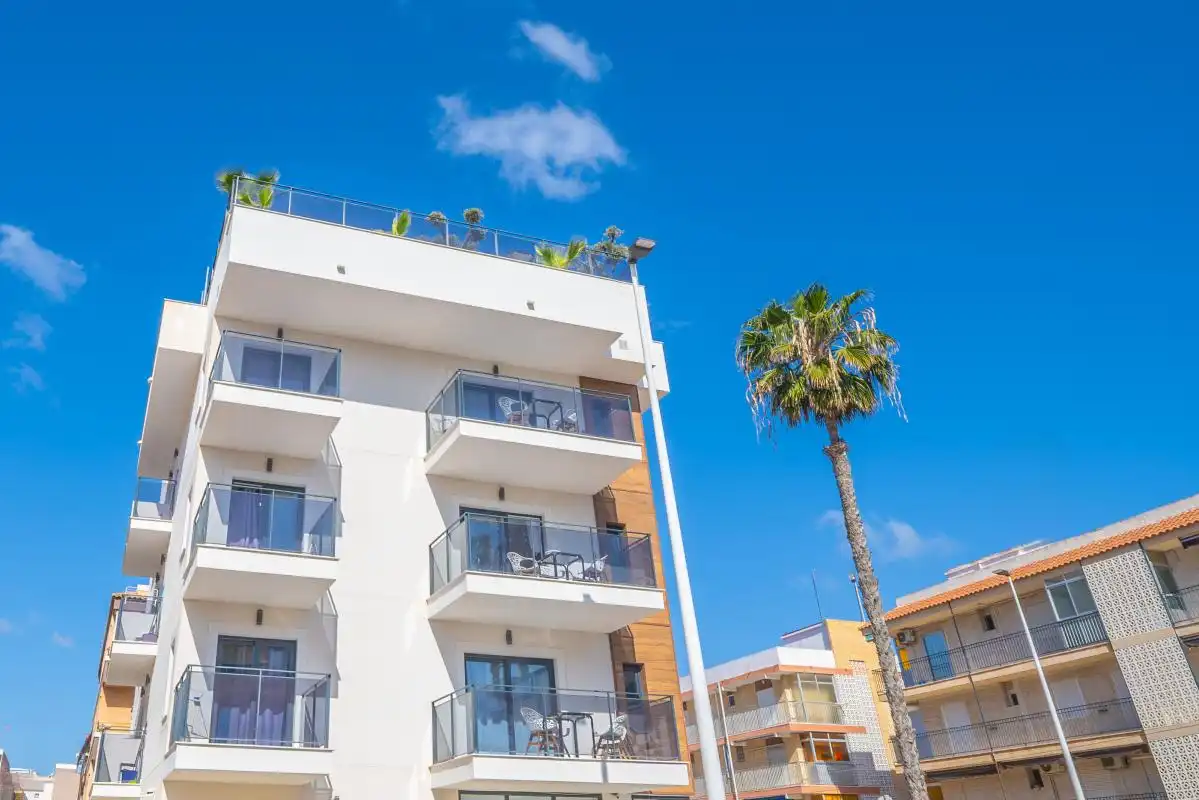 Vista exterior de Edifici en venda en Santa Pola amb Alarma