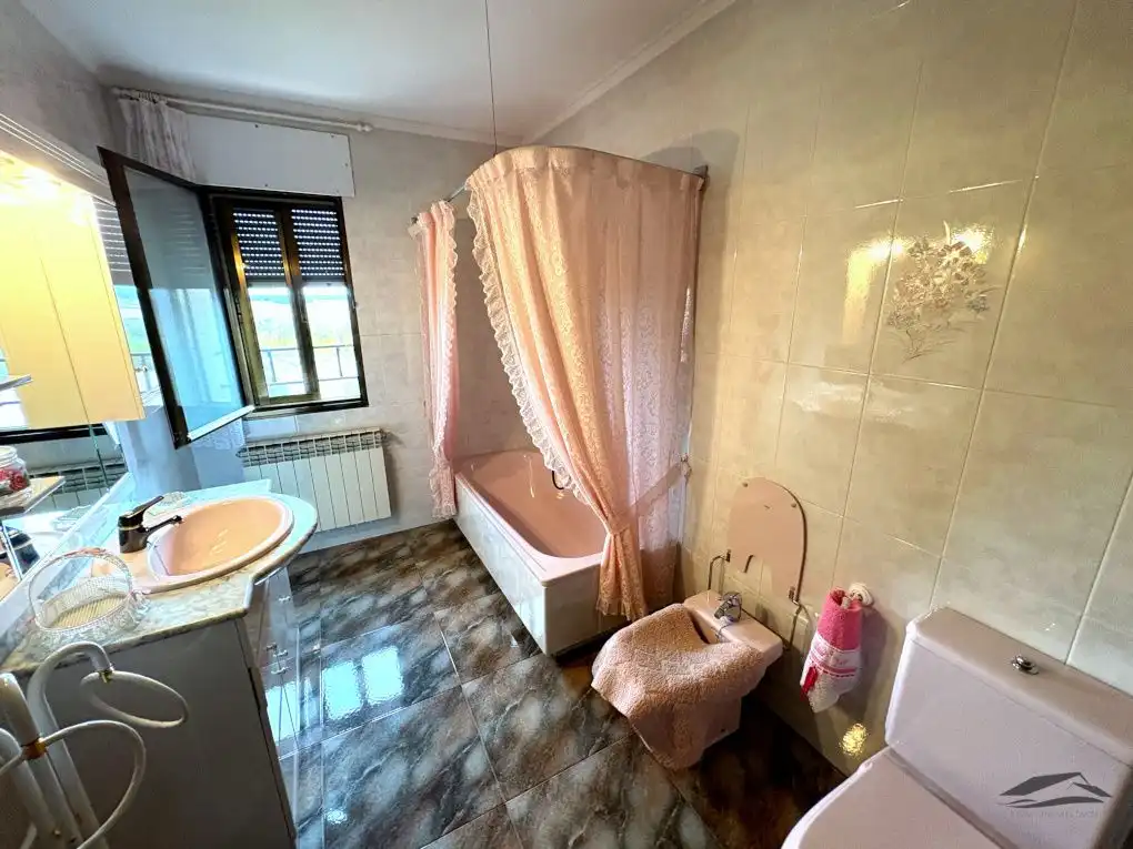 Bathroom of Houses for sale in Juzbado  with Heating, Terrace and Storage room