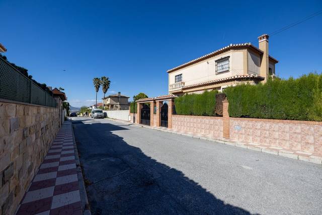Casa-chalet en Venta en Cúllar Vega