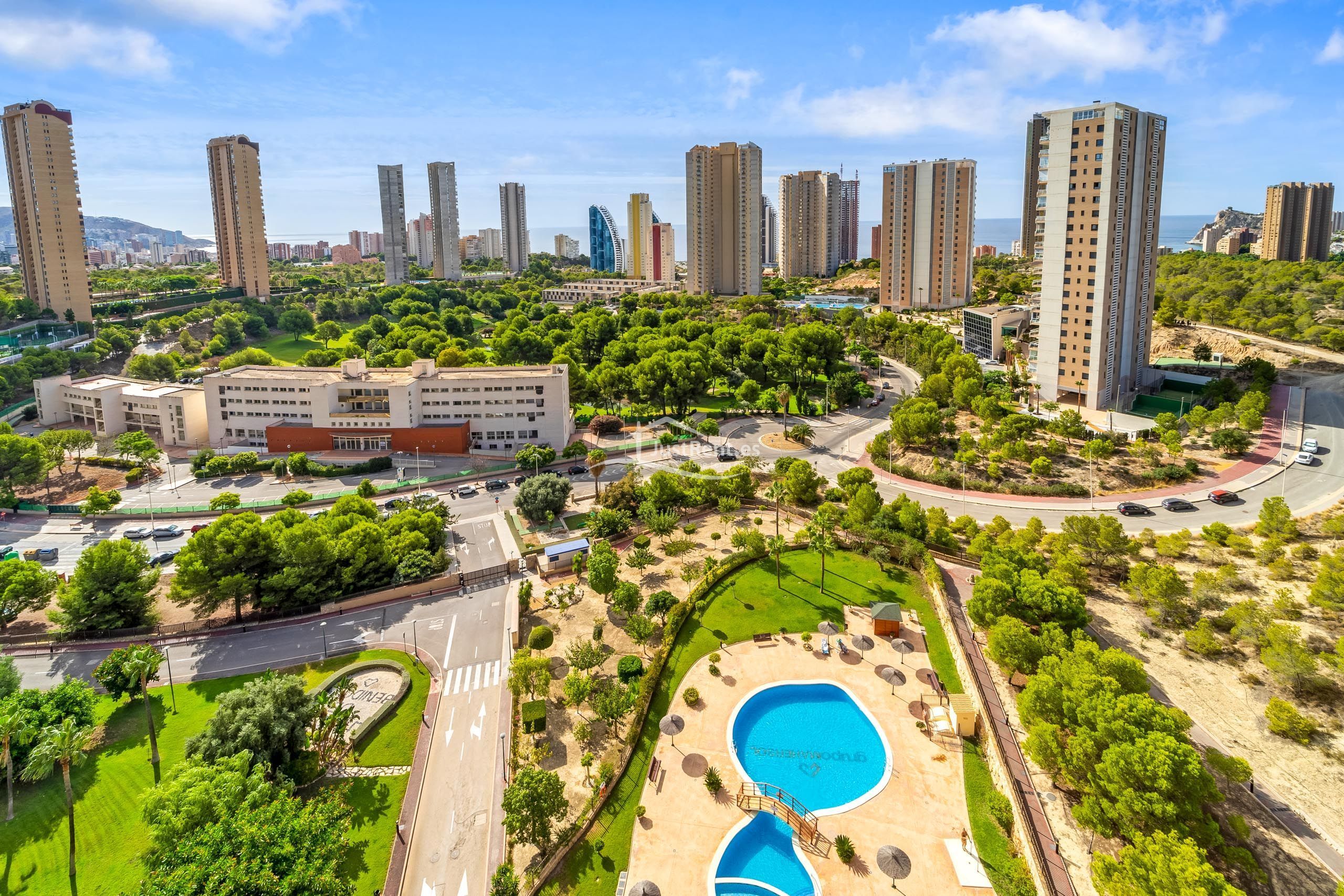 Exterior view of Flat to rent in Benidorm  with Air Conditioner, Private garden and Storage room