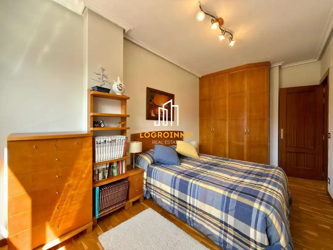 Bedroom of Flat for sale in  Logroño  with Heating, Storage room and Swimming Pool