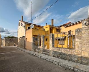 Vista exterior de Casa o xalet en venda en Villalba de los Alcores amb Calefacció, Terrassa i Traster