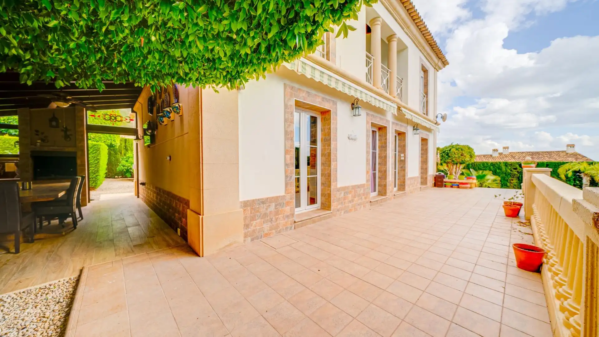 Außenansicht von Haus oder Chalet zum Verkauf in Finestrat mit Klimaanlage, Heizung und Privatgarten