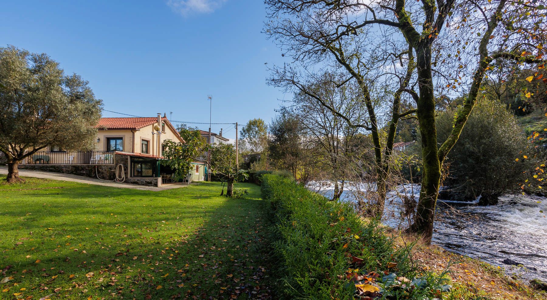 Vista exterior de Casa o xalet en venda en Melide amb Moblat