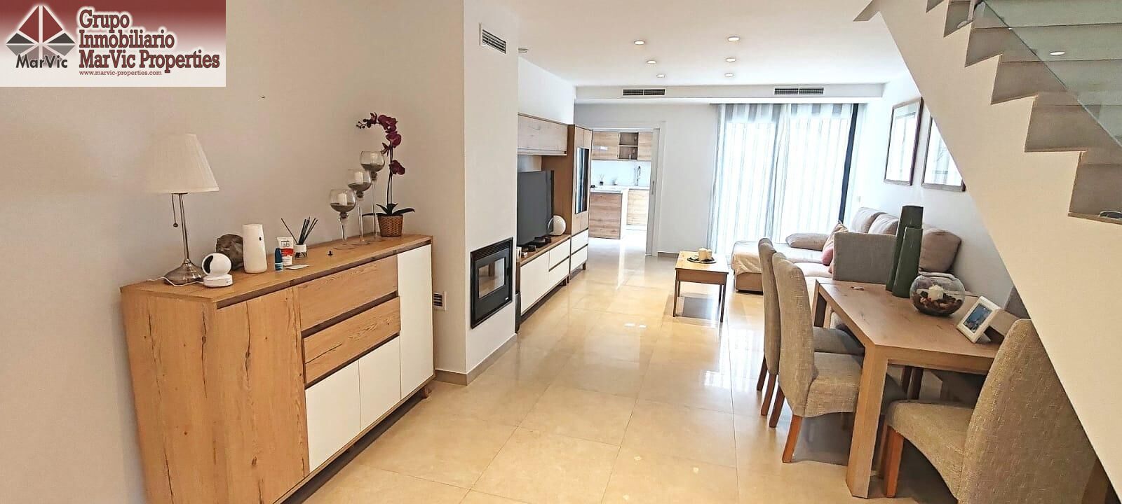 Sala d'estar de Casa o xalet en venda en Benidorm amb Aire condicionat i Jardí privat