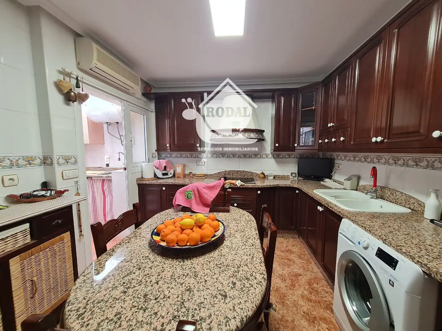 Küche von Einfamilien-Reihenhaus zum Verkauf in Huércal de Almería mit Klimaanlage, Heizung und Terrasse