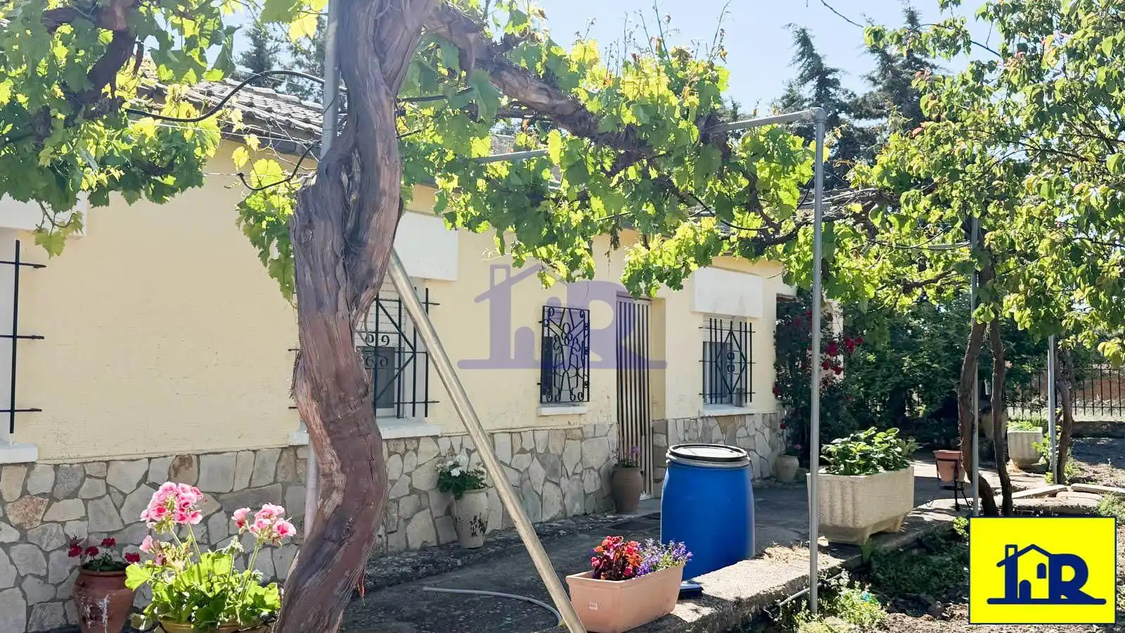 Vista exterior de Casa o xalet en venda en Cañada del Hoyo amb Calefacció, Terrassa i Traster