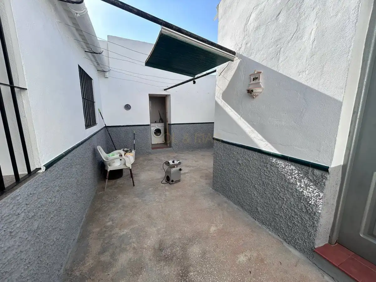 Vista exterior de Casa o xalet en venda en Álora amb Calefacció, Terrassa i Traster
