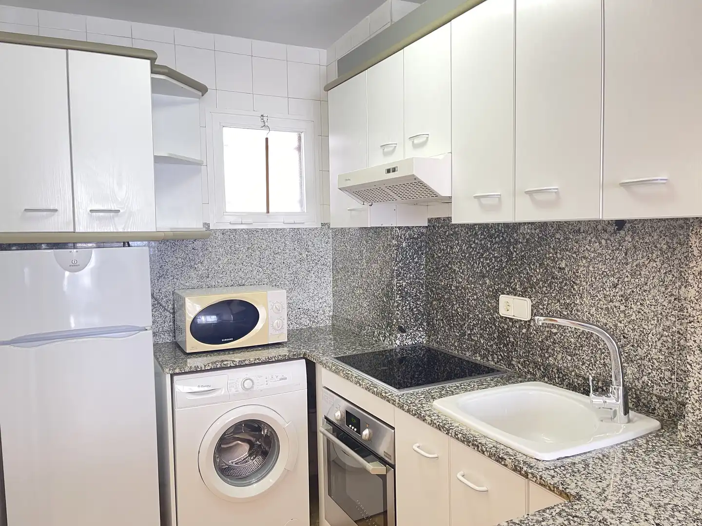 Mini appartamento con piscina in affitto a Passeig de Jaume I 21, imagen 5