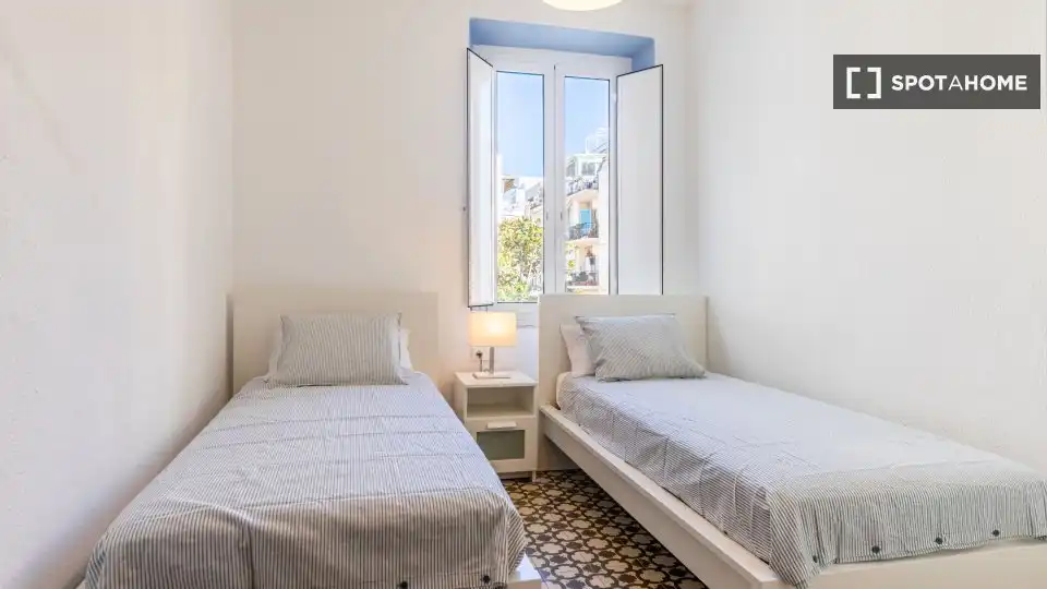 Dormitori de Pis de lloguer en Sitges amb Aire condicionat, Calefacció i Moblat