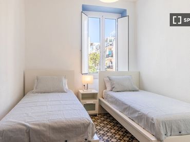 Appartamento con balcone in affitto a Centre