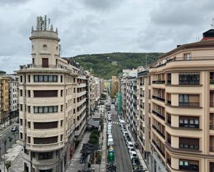 Vista exterior de Pis en venda en Donostia - San Sebastián  amb Balcó