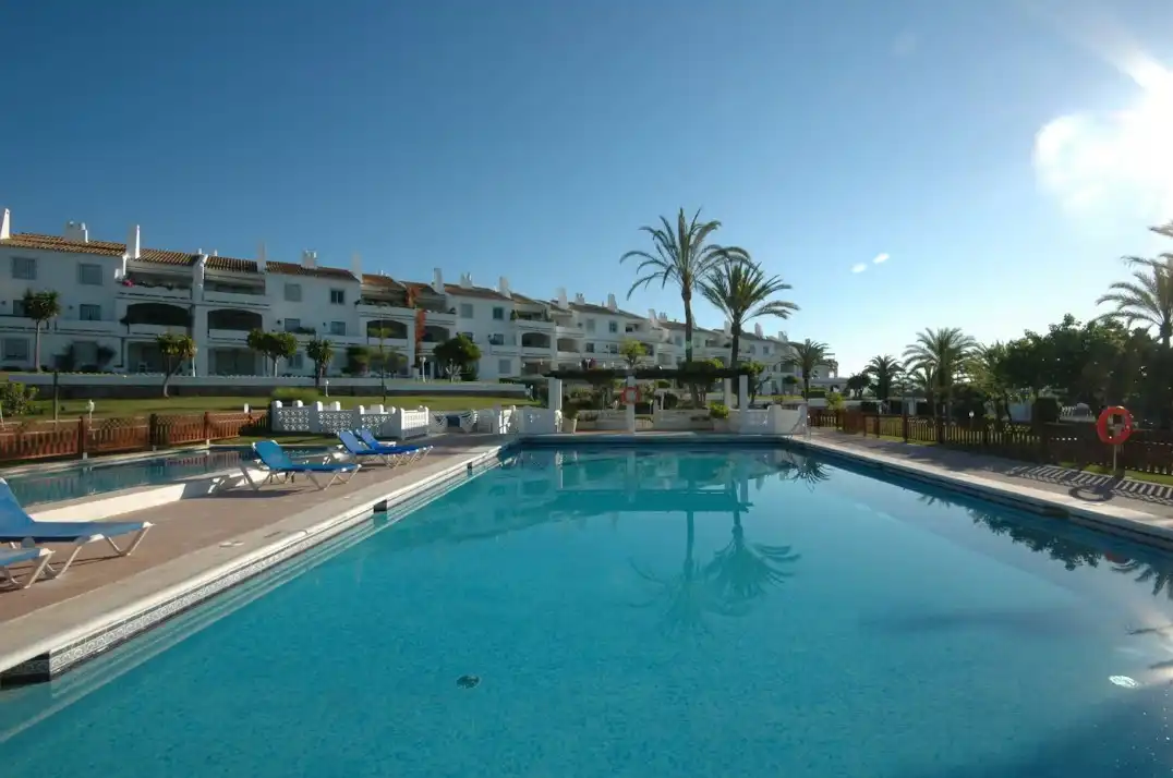 Piscina de Planta baja en venta en Marbella con Aire acondicionado, Calefacción y Terraza