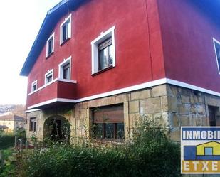 Vista exterior de Casa o xalet en venda en Berriz amb Balcó