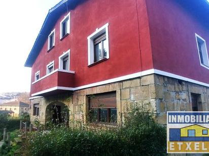 Vista exterior de Casa o xalet en venda en Berriz amb Balcó