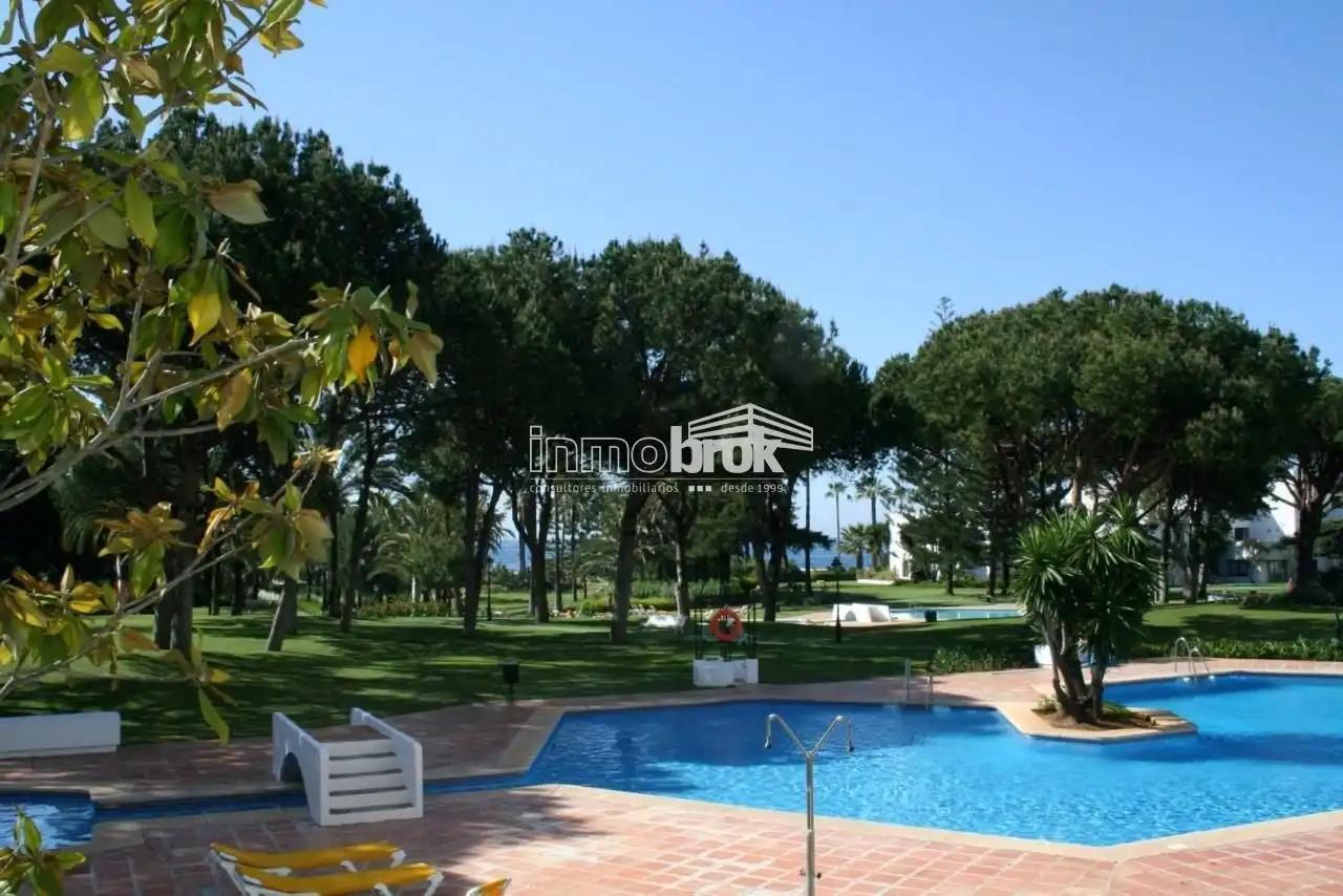 Garten von Wohnung zur Miete in Marbella mit Klimaanlage, Terrasse und Schwimmbad