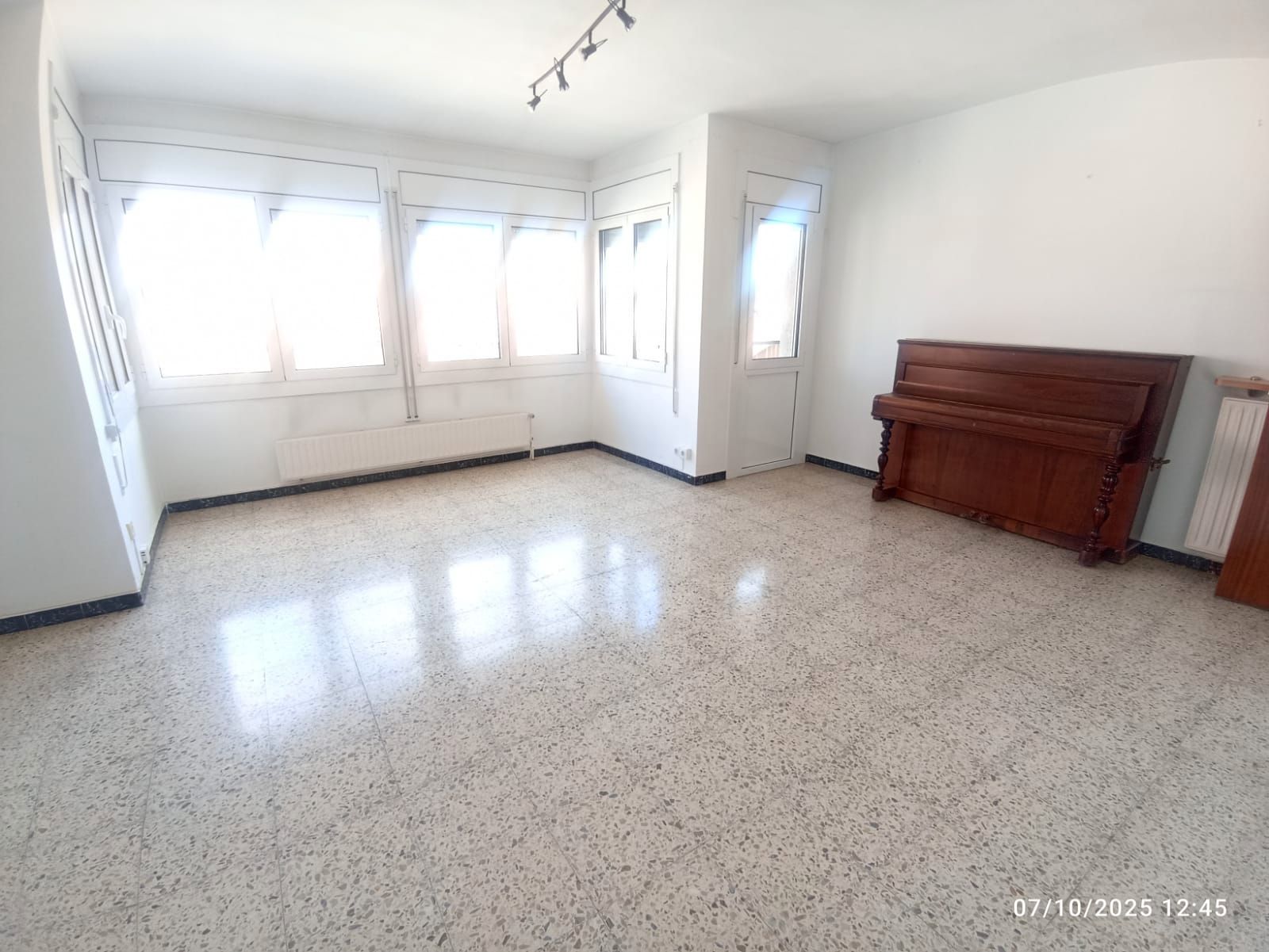 Living room of Flat for sale in Gironella  with Heating, Storage room and Balcony