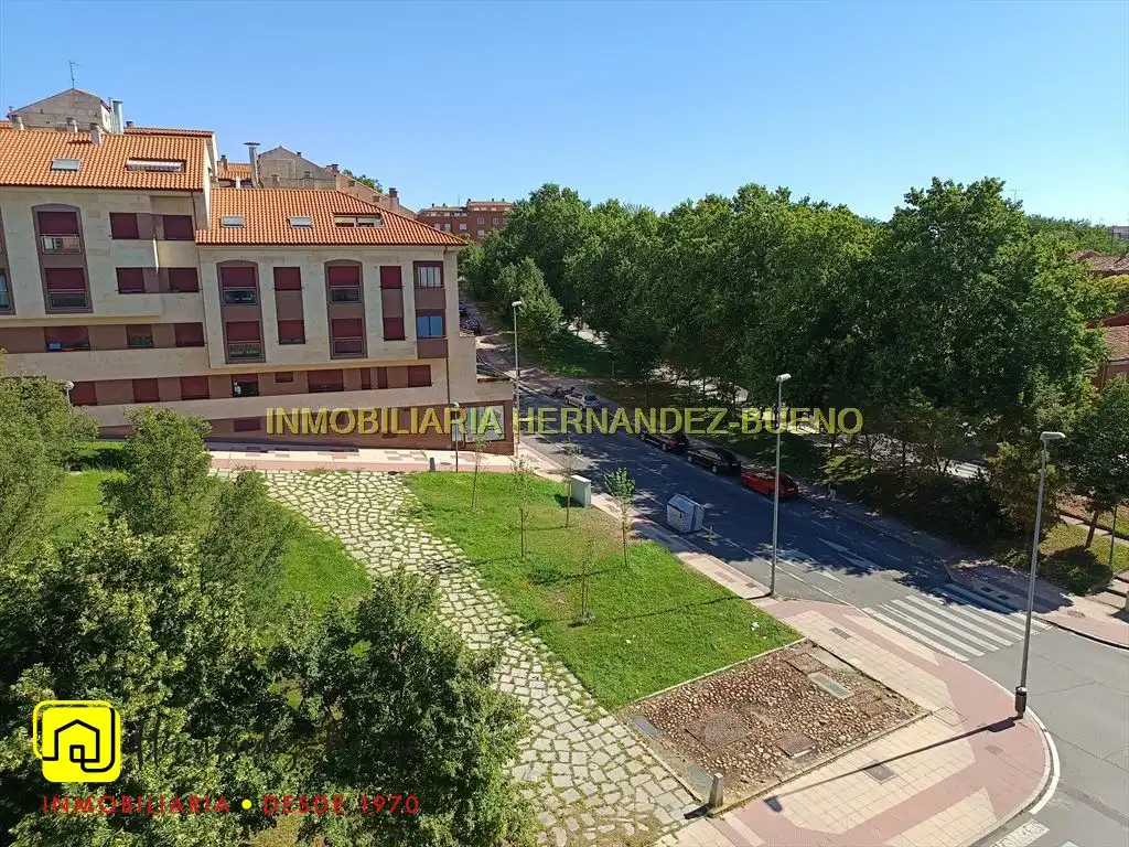 Vista exterior de Piso de alquiler en Salamanca con Calefacción y Amueblado