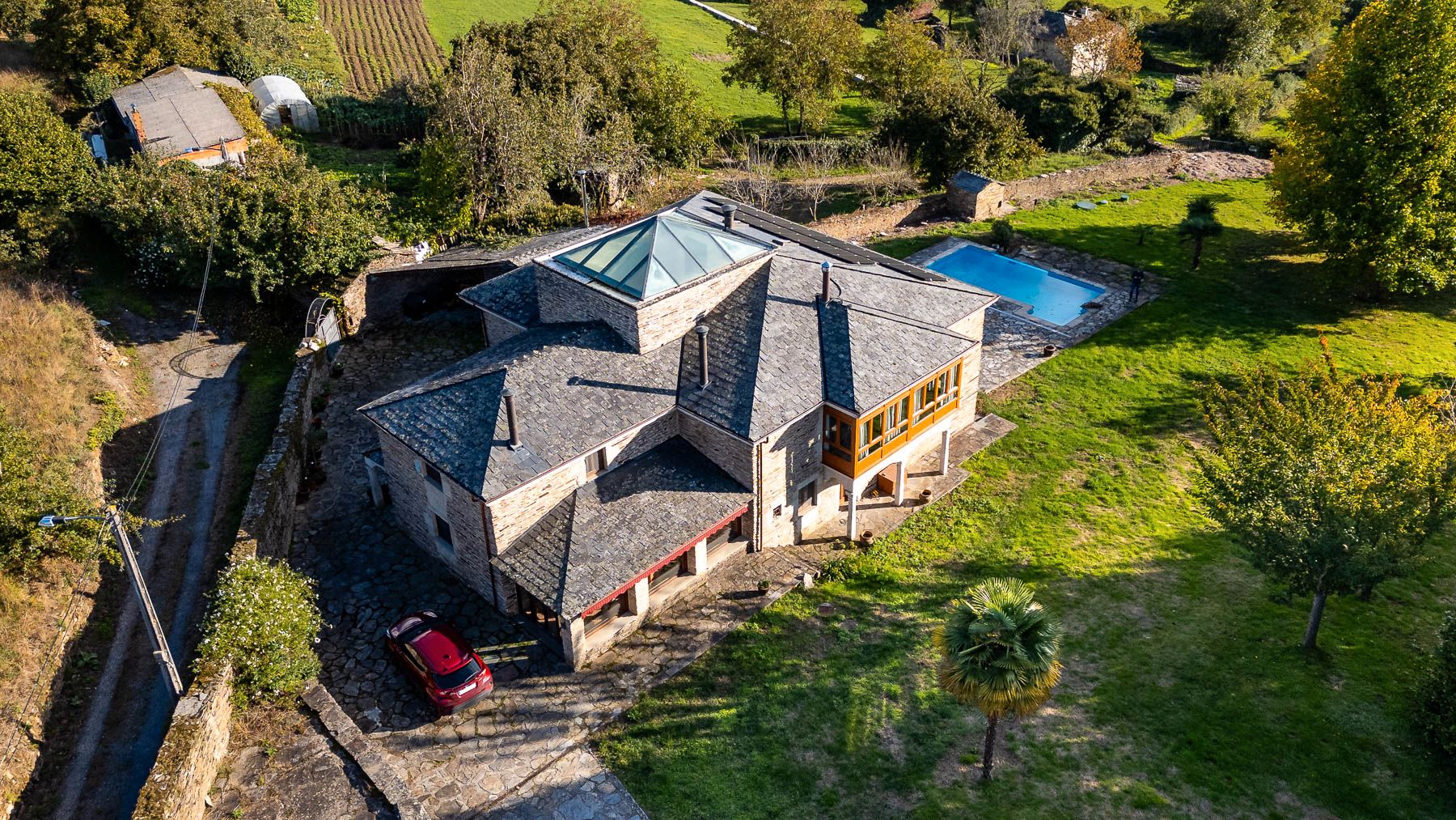 Vista exterior de Casa o xalet en venda en Lugo Capital amb Piscina i Moblat