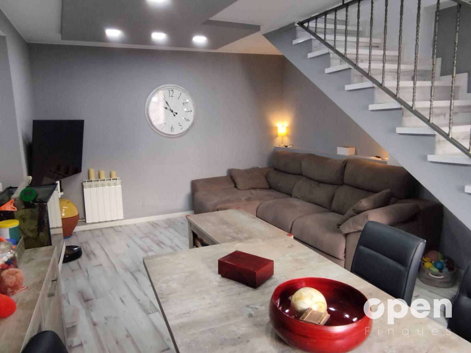 Sala d'estar de Dúplex en venda en Rubí amb Aire condicionat, Calefacció i Parquet