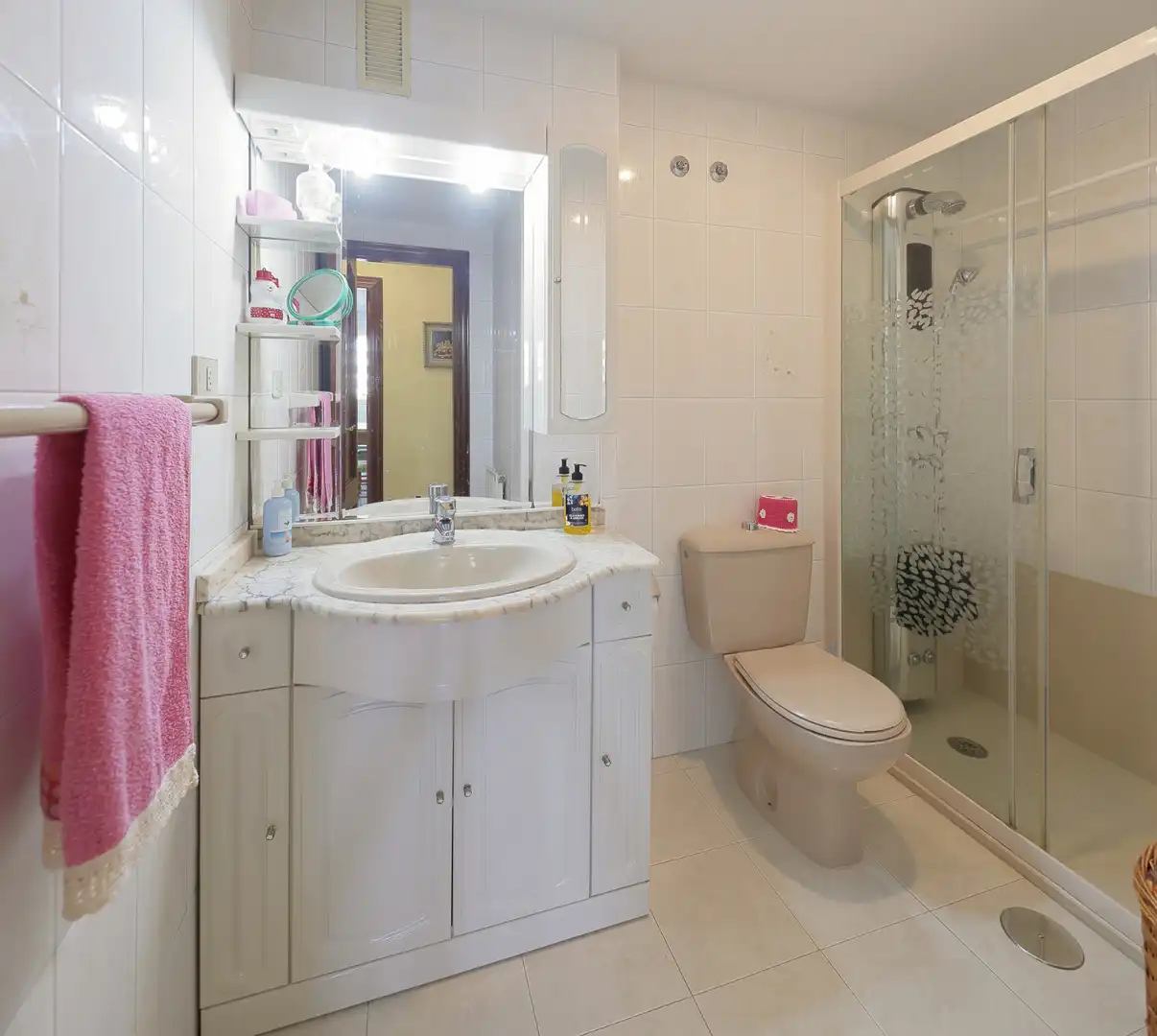 Bathroom of Flat for sale in Gijón   with Heating, Parquet flooring and Storage room