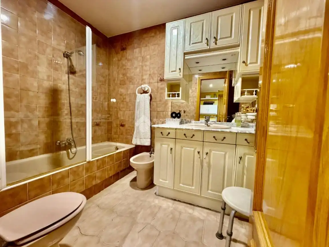 Bathroom of Flat for sale in León Capital   with Heating, Parquet flooring and Terrace