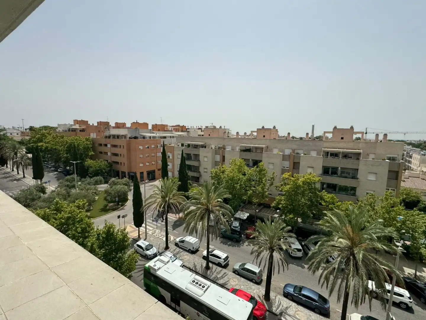 Vista exterior de Àtic en venda en Bormujos amb Aire condicionat, Terrassa i Traster