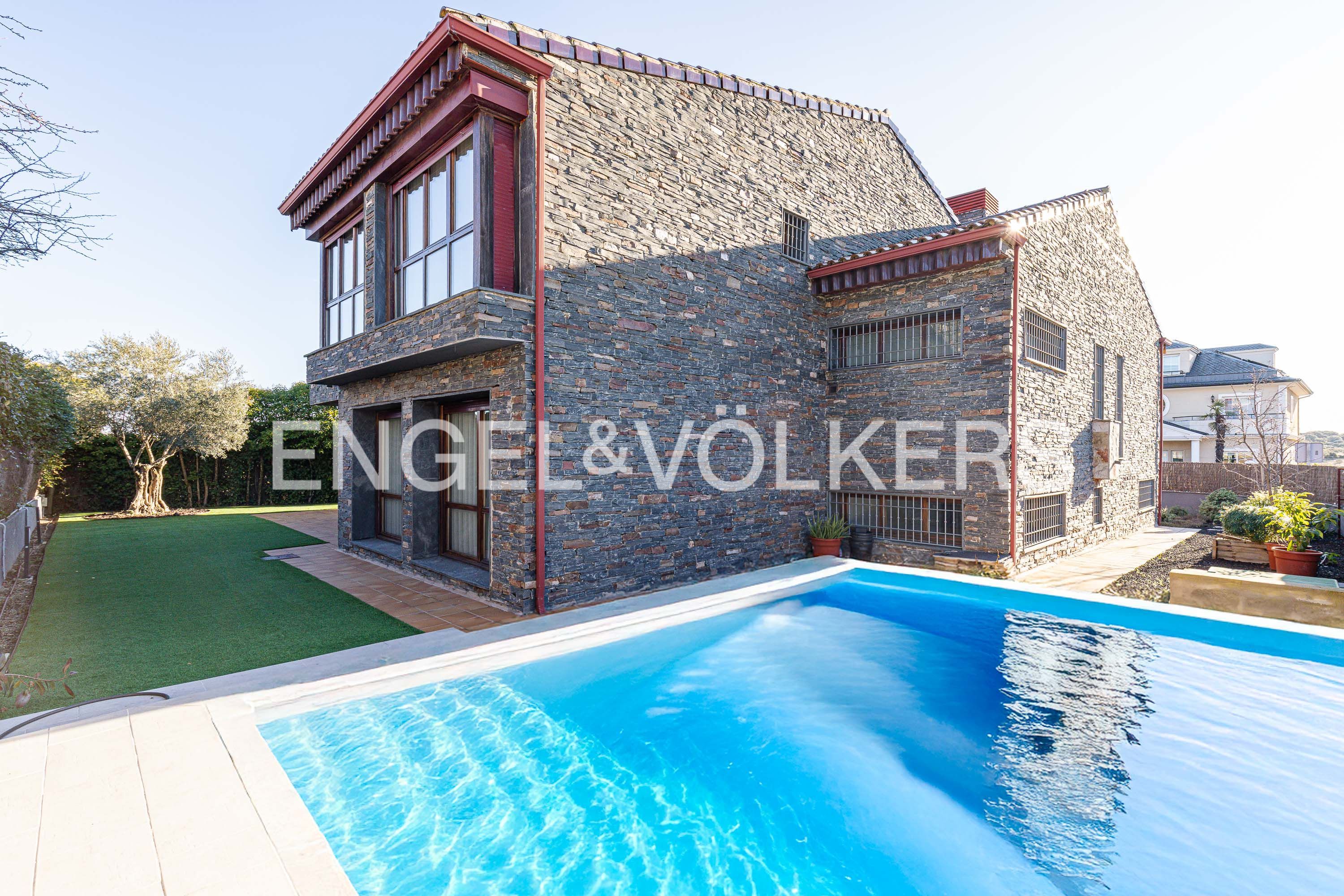 Swimming pool of House or chalet to rent in Las Rozas de Madrid  with Air Conditioner, Heating and Private garden