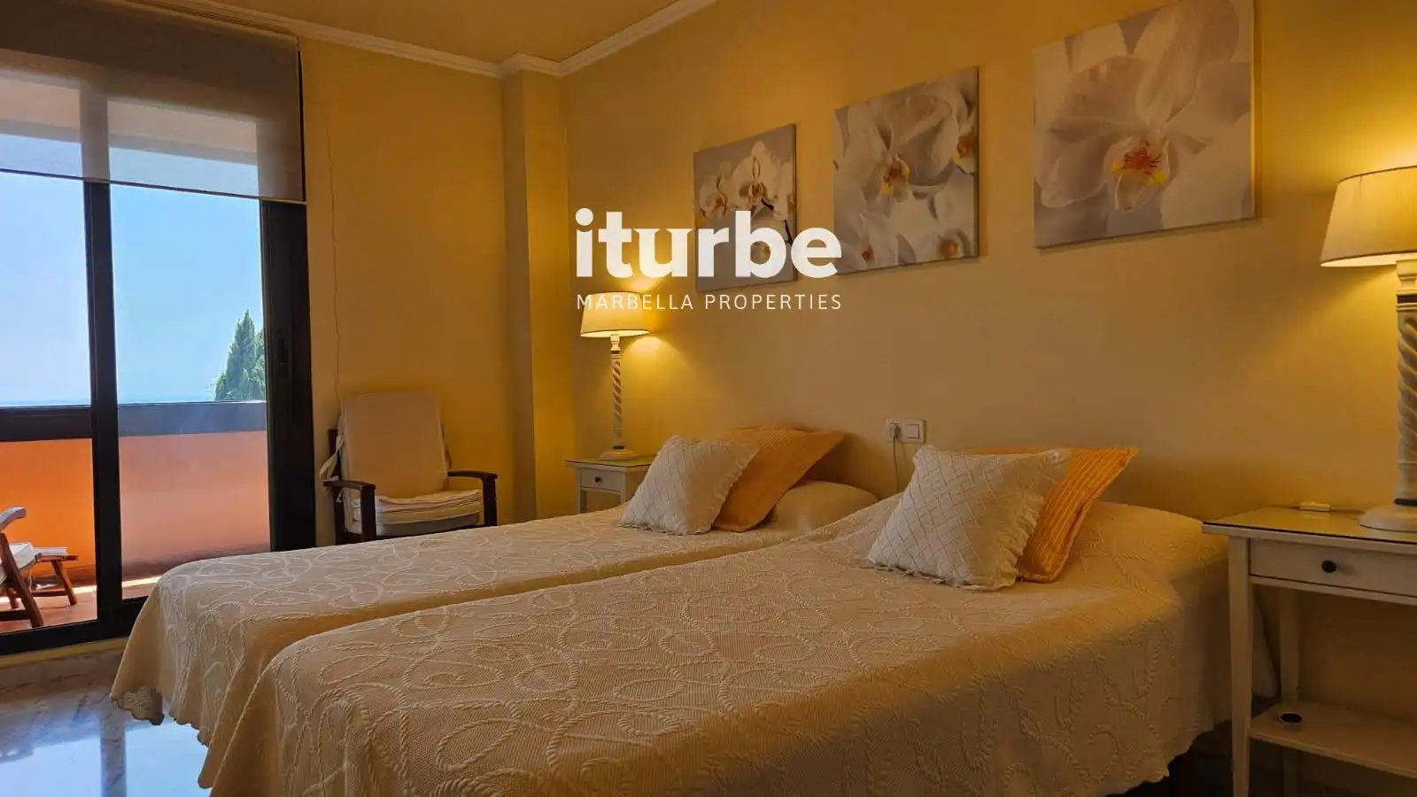 Habitación de Piso de alquiler en Marbella con Aire acondicionado, Terraza y Piscina