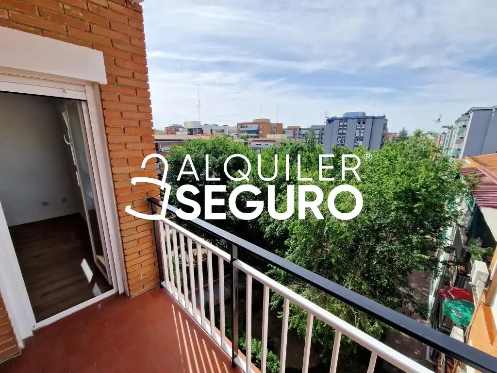 Vista exterior de Piso de alquiler en Móstoles con Calefacción y Terraza