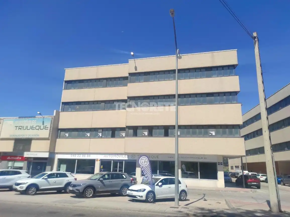Vista exterior de Estudi en venda en Guadalajara