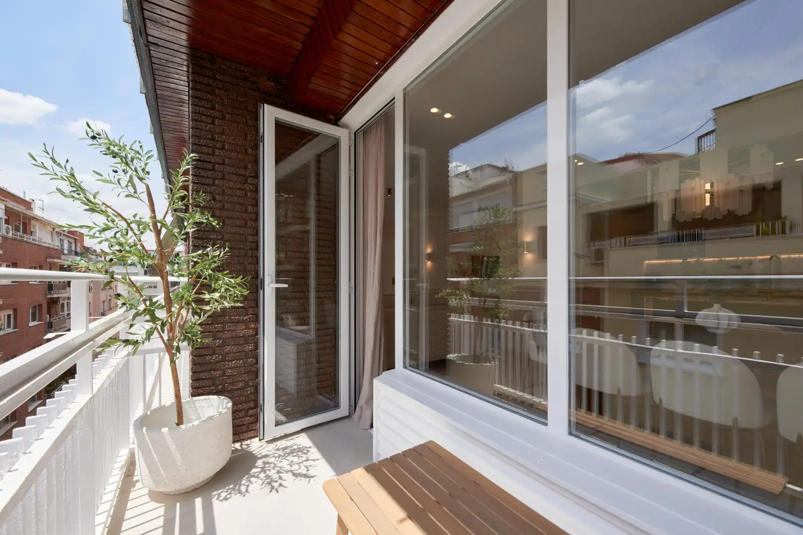 Flat with terrace for sale in Calle Naciones 17
