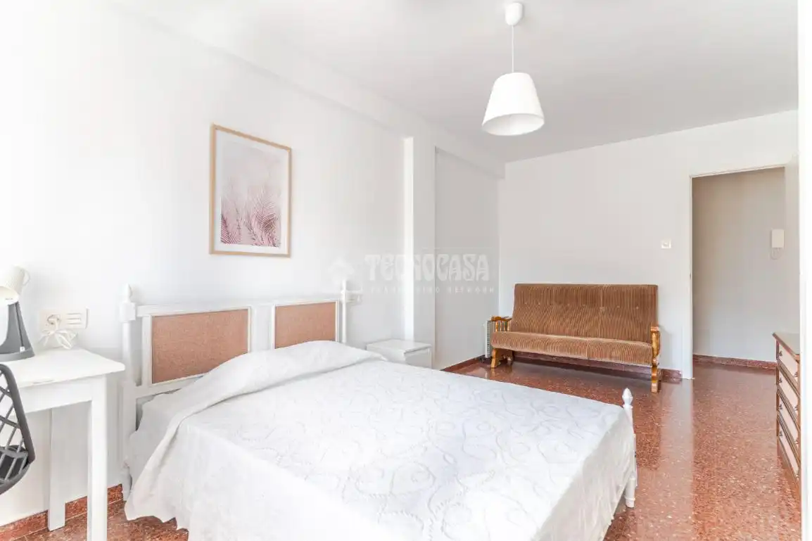 Habitación de Piso de alquiler en Granada con Aire acondicionado y Amueblado