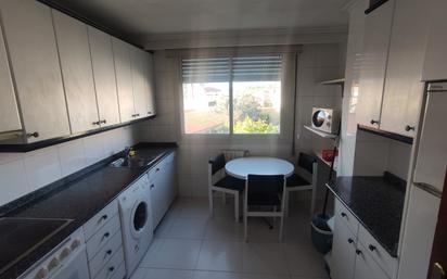 Kitchen of Flat to rent in Ourense Capital   with Heating, Furnished and Oven