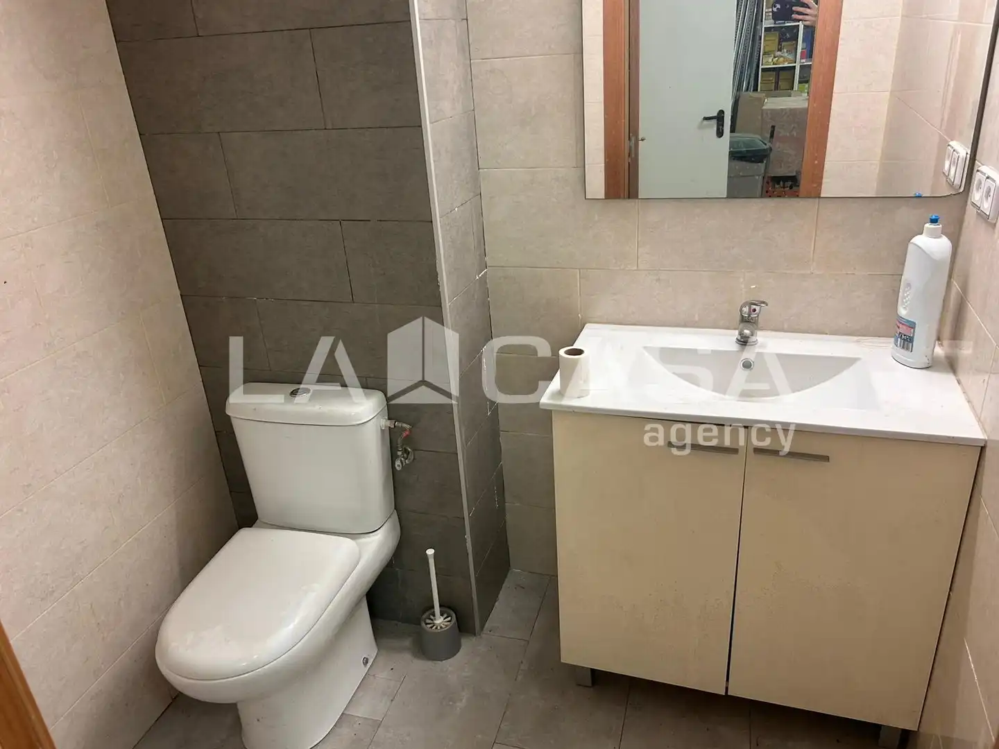 Baño de Local en venta en Santa Coloma de Gramenet