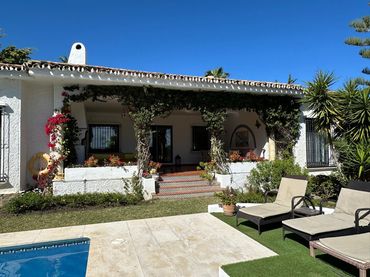 Villa in vendita a Avenida Benamara 15
