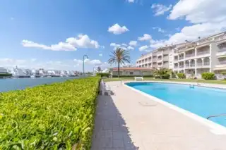 Swimming pool of Flat for sale in Empuriabrava  with Air Conditioner, Terrace and Furnished
