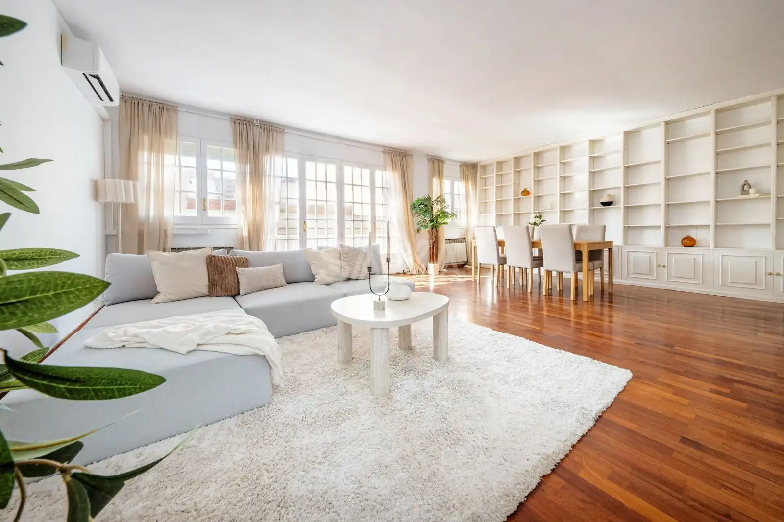 Sala d'estar de Casa o xalet en venda en Sant Just Desvern amb Aire condicionat, Calefacció i Terrassa