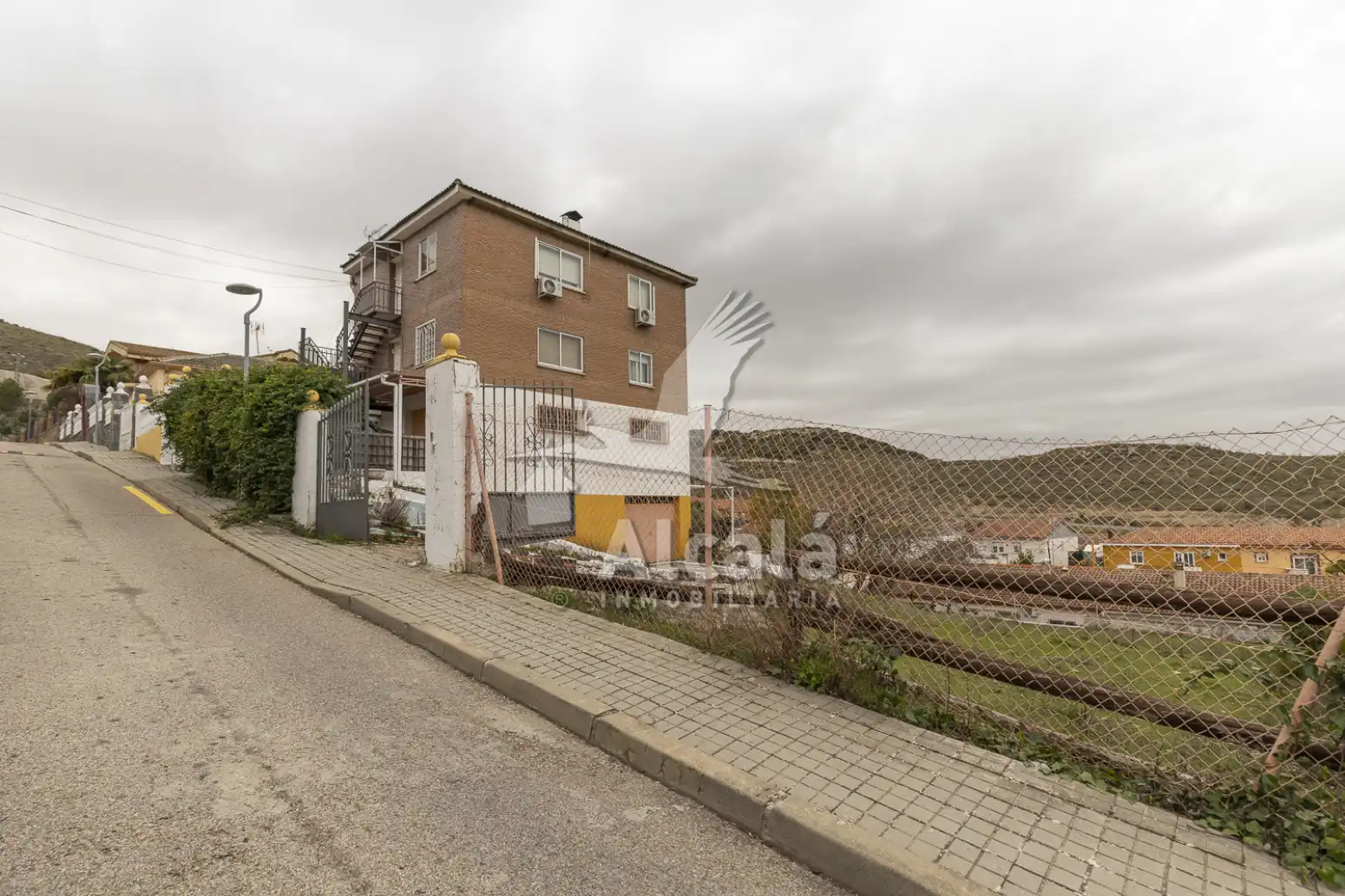 Vista exterior de Casa o xalet en venda en Villalbilla amb Aire condicionat, Calefacció i Jardí privat
