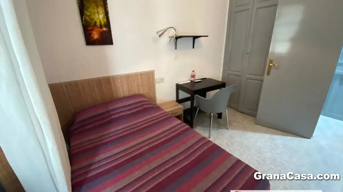 Bedroom of Flat for rent in Granada  with Air Conditioner, Heating and Furnished