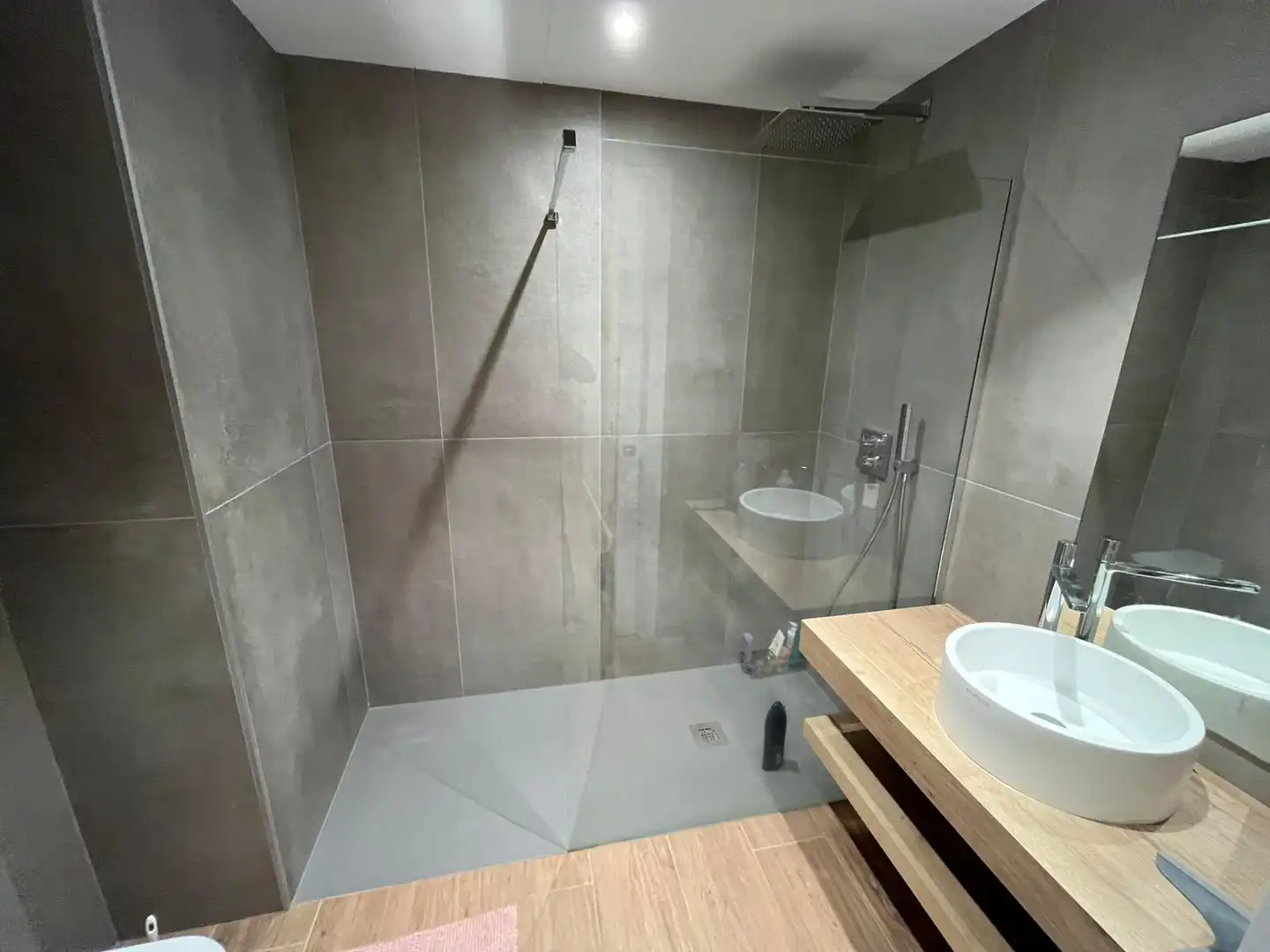 Bathroom of Flat for rent in Vic  with Heating, Private garden and Parquet flooring